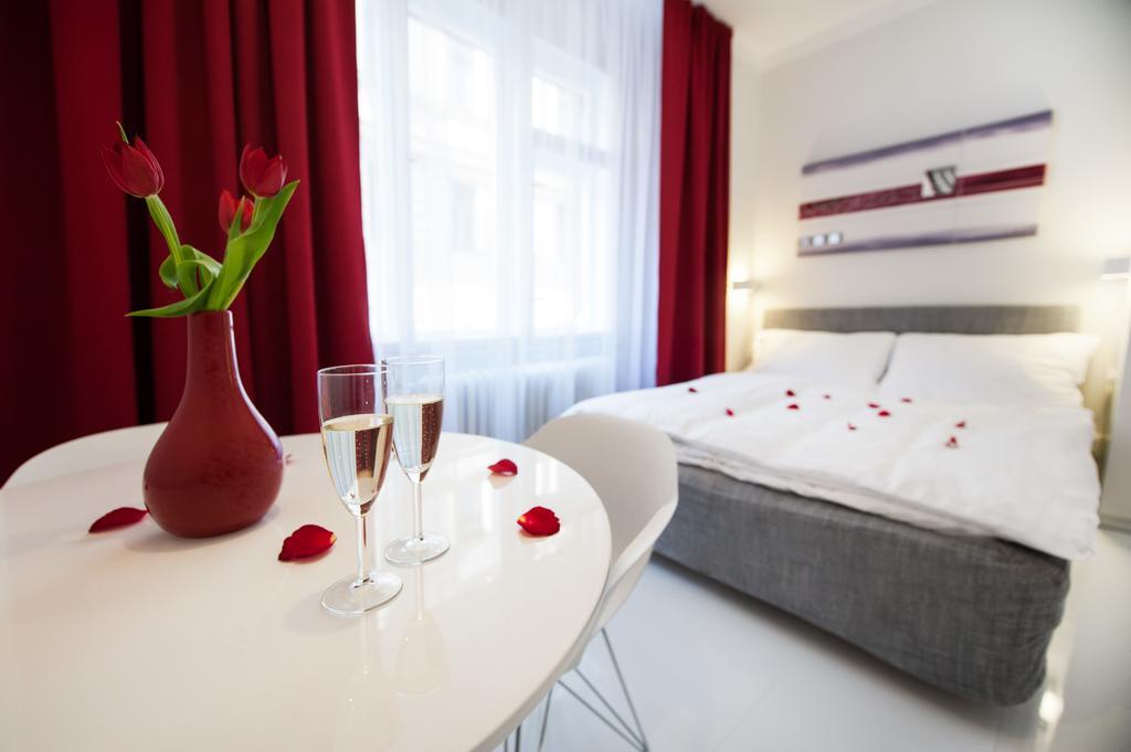 Honeymoon Ruterra Studio Прага Екстериор снимка